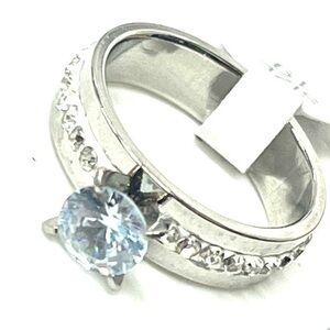 Victoria Leland Designs Elegant stainless steel Ring with Crystal Accents